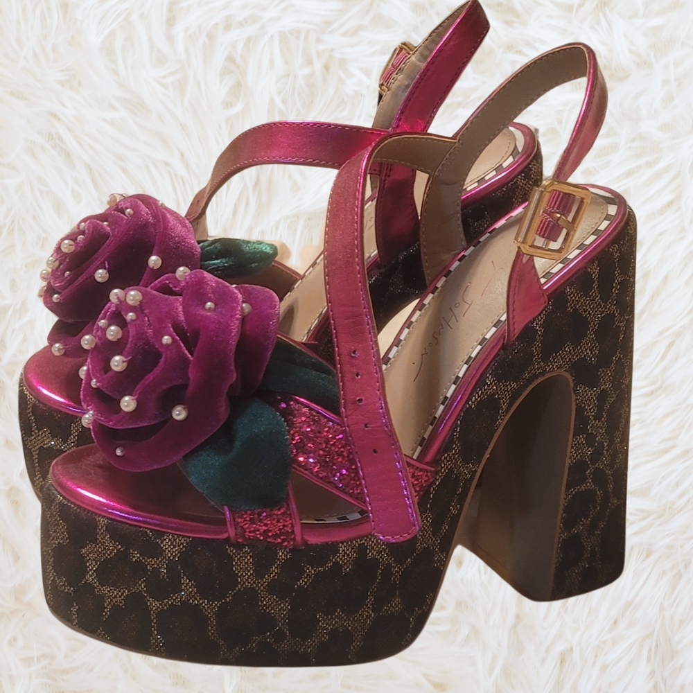 Betsey Johnson Pink Platform Heels- onlt worn twice. like new.
